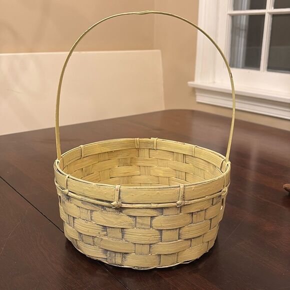 Primitive Yellow Basket Easter Spring - Picture 1 of 5